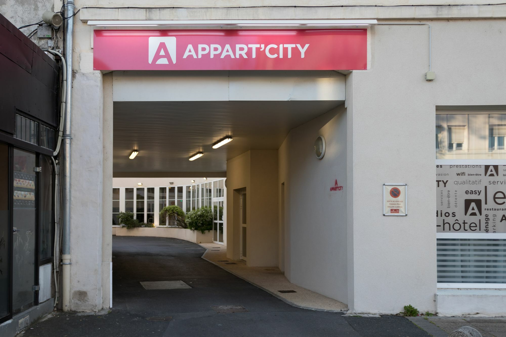 Appart'City Confort Niort Centre Aparthotel Exterior foto